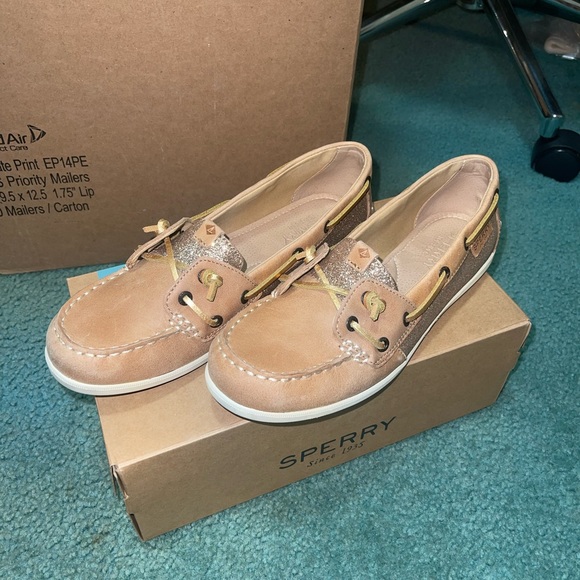 💋 Sperry’s - Picture 2 of 4
